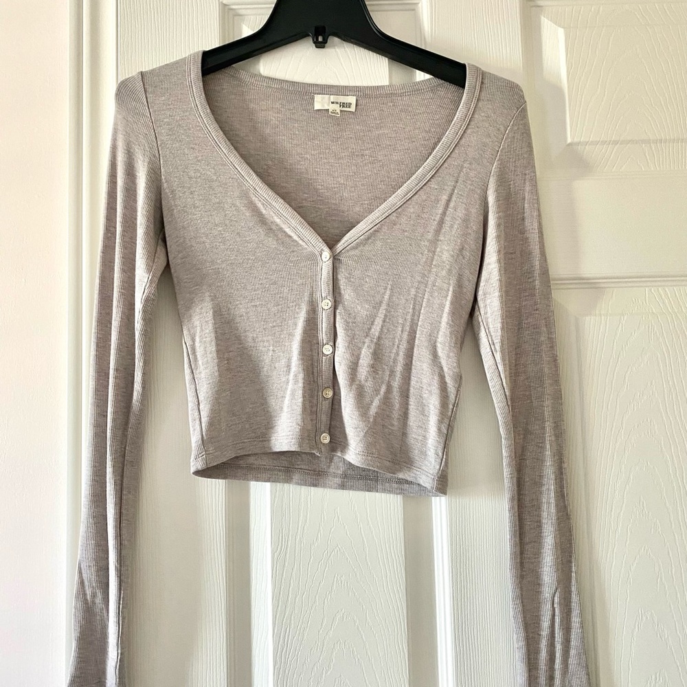 Wilfred Free V-Neck Cropped Long Sleeve Top